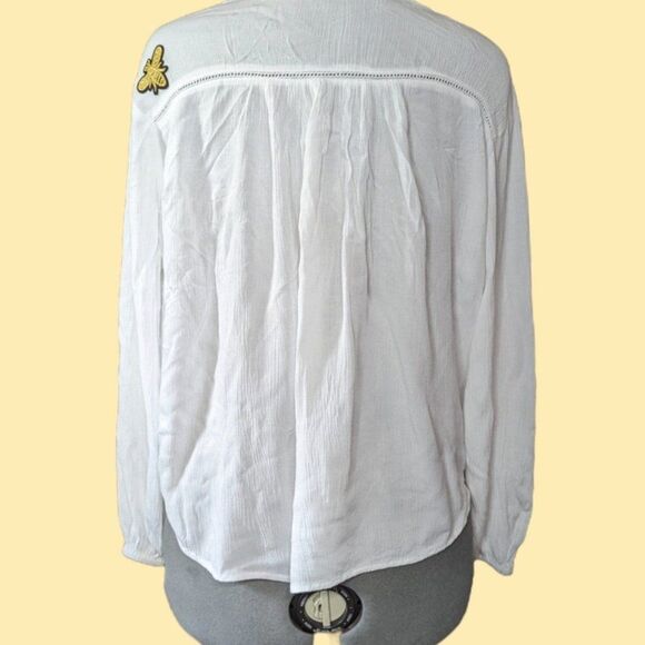 Women's Vanilla Star White Faux Wrap Bee Top, Size Medium - Picture 3 of 7